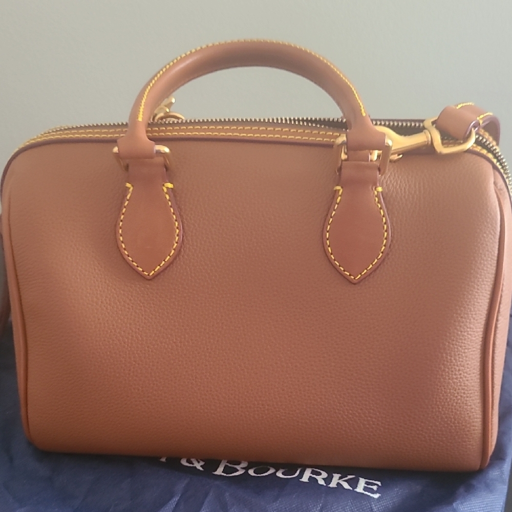 Dooney & Bourke Leather Barrel Satchel Handbag in Brown 10Wx7H With Dust Cover - Picture 8 of 9